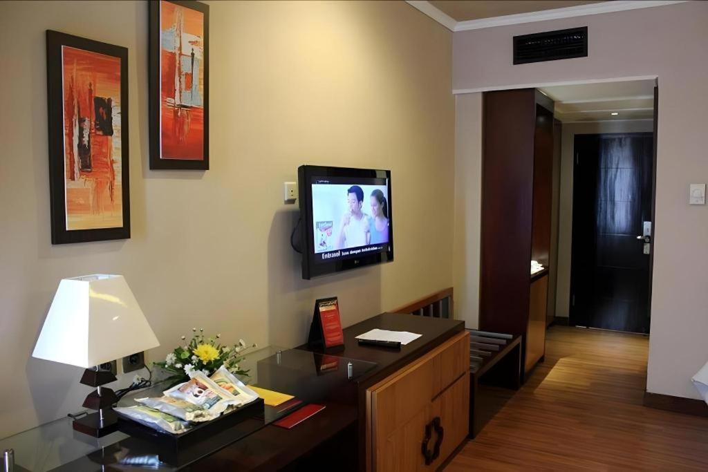 Regent'S Park Hotel Malang Exterior photo