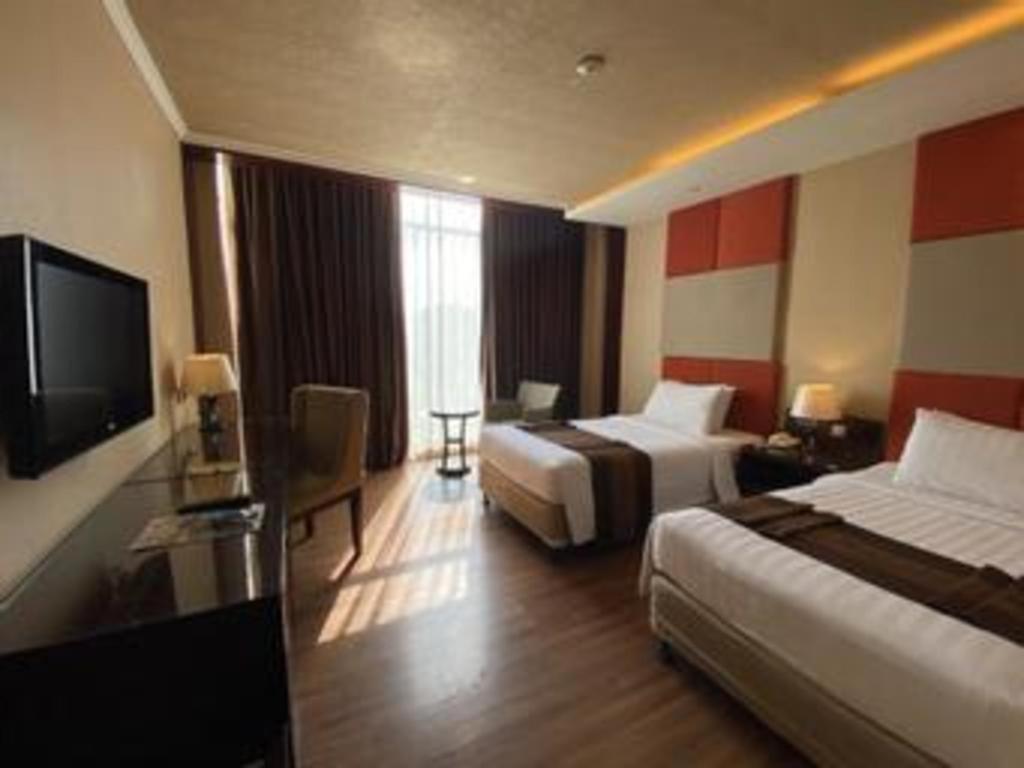 Regent'S Park Hotel Malang Exterior photo