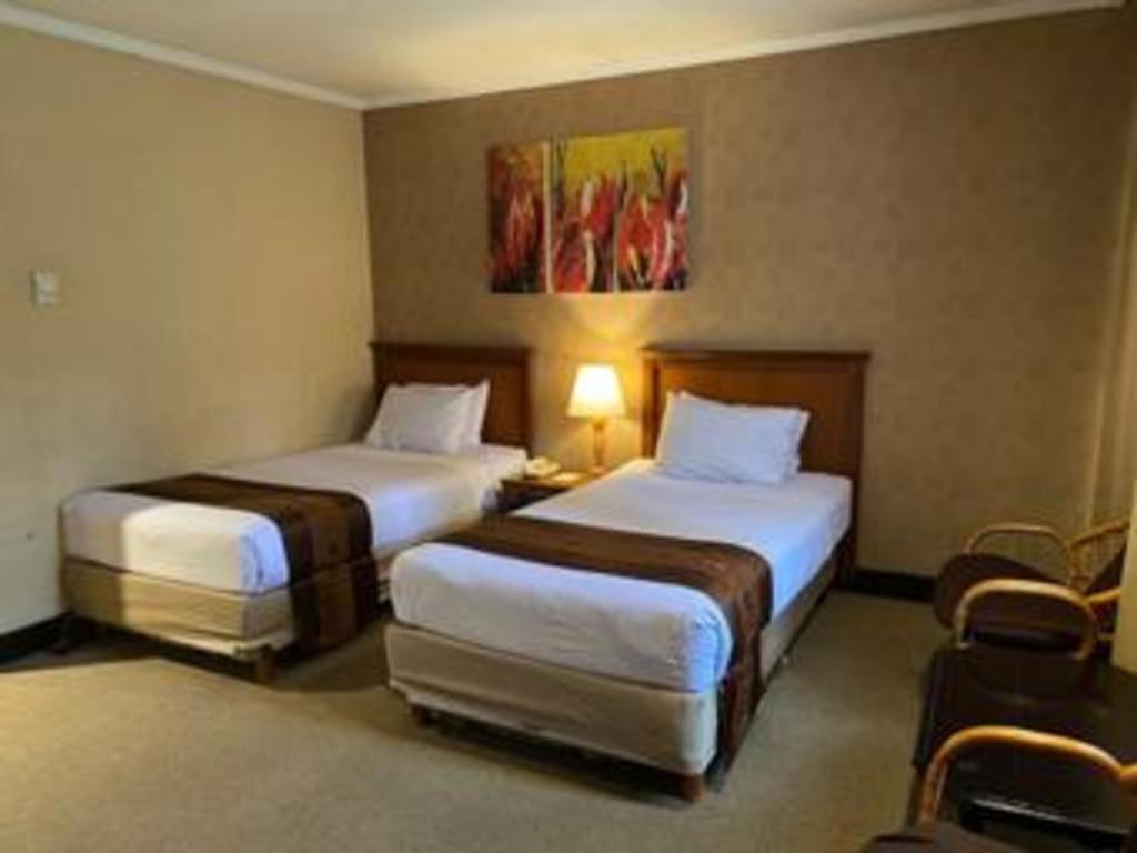 Regent'S Park Hotel Malang Exterior photo